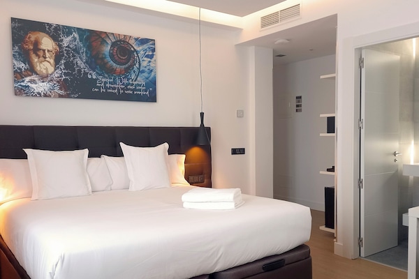 Junior Suite | Premium bedding, down comforters, Select Comfort beds, minibar