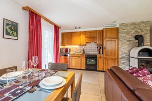 Condo, 1 King Bed with Sofa bed, Non Smoking, Mountain View | Private kitchen