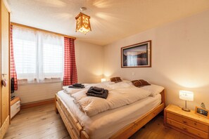 Condo, 1 King Bed with Sofa bed, Non Smoking, Mountain View