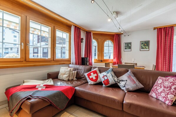 Condo, 1 King Bed with Sofa bed, Non Smoking, Mountain View | Living area