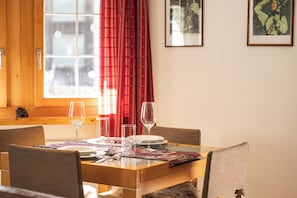 Condo, 1 King Bed with Sofa bed, Non Smoking, Mountain View | In-room dining