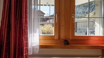 Condo, 1 King Bed with Sofa bed, Non Smoking, Mountain View | Living area
