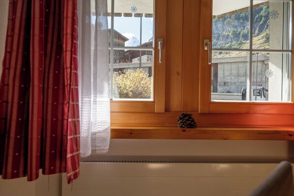 Condo, 1 King Bed with Sofa bed, Non Smoking, Mountain View | Living area
