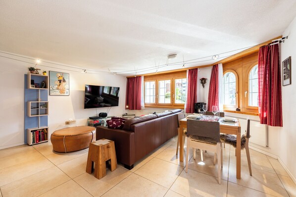 Condo, 1 King Bed with Sofa bed, Non Smoking, Mountain View | Living area