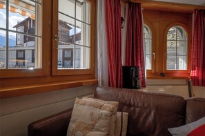 Condo, 1 King Bed with Sofa bed, Non Smoking, Mountain View | Living area
