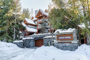 Exterior - Luxury and True Ski In/Out with Private Hot Tub (Whistler)