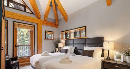 Luxury and True Ski In/Out with Private Hot Tub