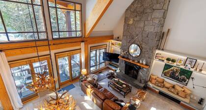 Luxury and True Ski In/Out with Private Hot Tub