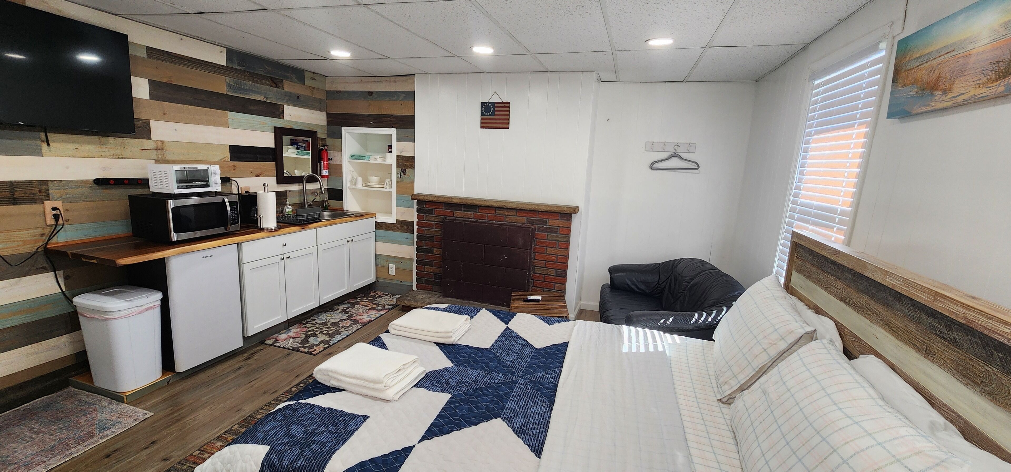 1 slaapkamer, een strijkplank/strijkijzer, wifi, beddengoed