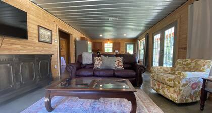 Cabin #4-Newly Renovated Cabin- Sardis Lake