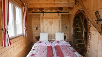 2 bedrooms, free WiFi, bed sheets