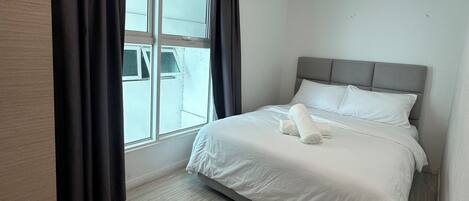 2 bedrooms, iron/ironing board, WiFi