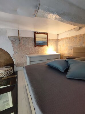 1 habitación, tabla de planchar con plancha, wifi y ropa de cama 
