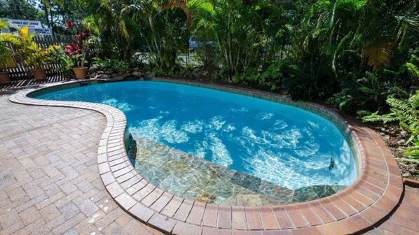 Pool - Coast Spacious Two Bedroom 1 Bathroom Apartment (Torquay)