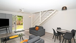 Interior - Coast Spacious Two Bedroom 1 Bathroom Apartment (Torquay)