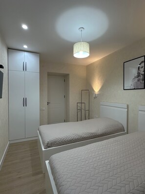 2 chambres, fer et planche à repasser, Wi-Fi, draps fournis