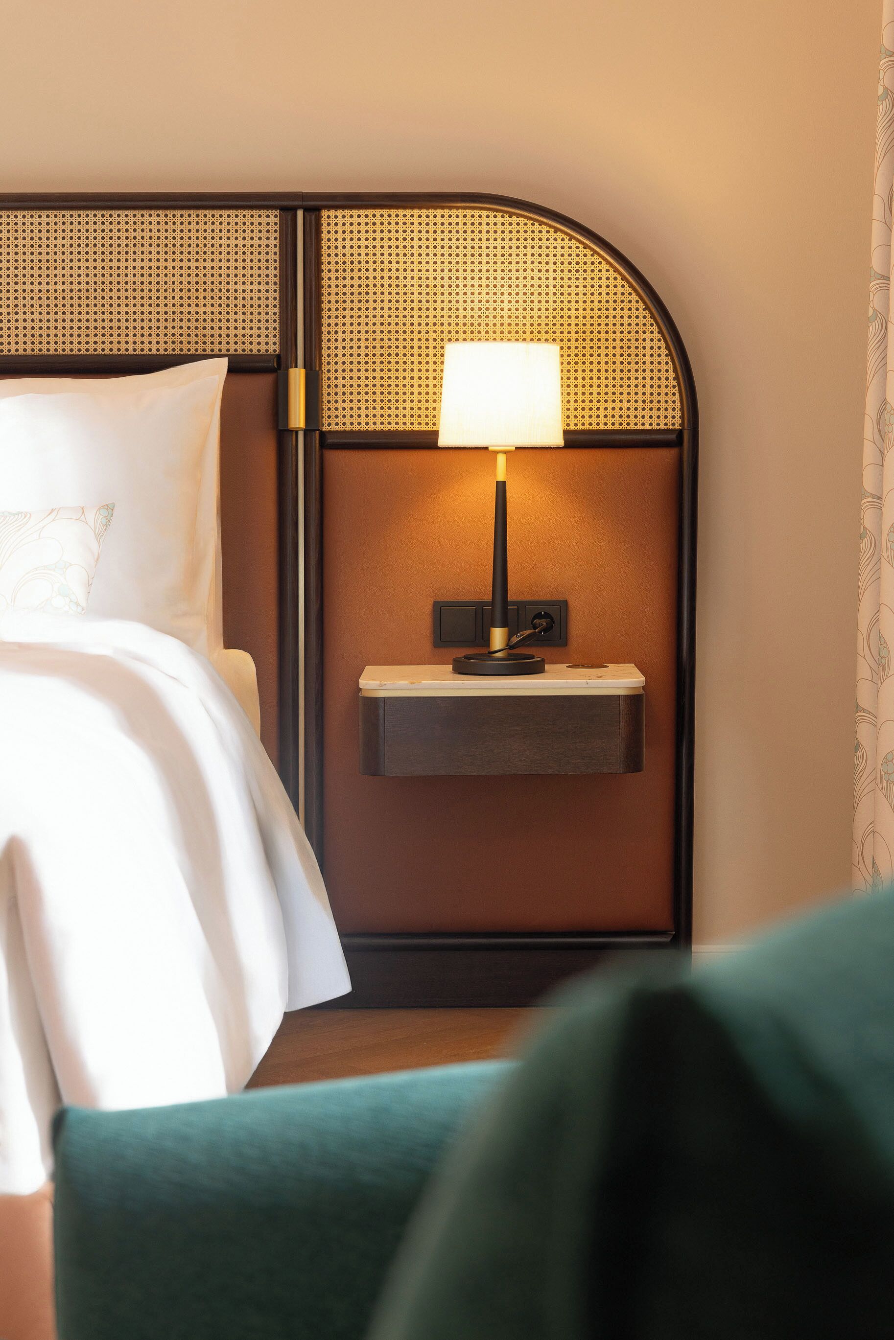 Minibar, safe på rommet, skrivebord og skrivebord for bærbar PC