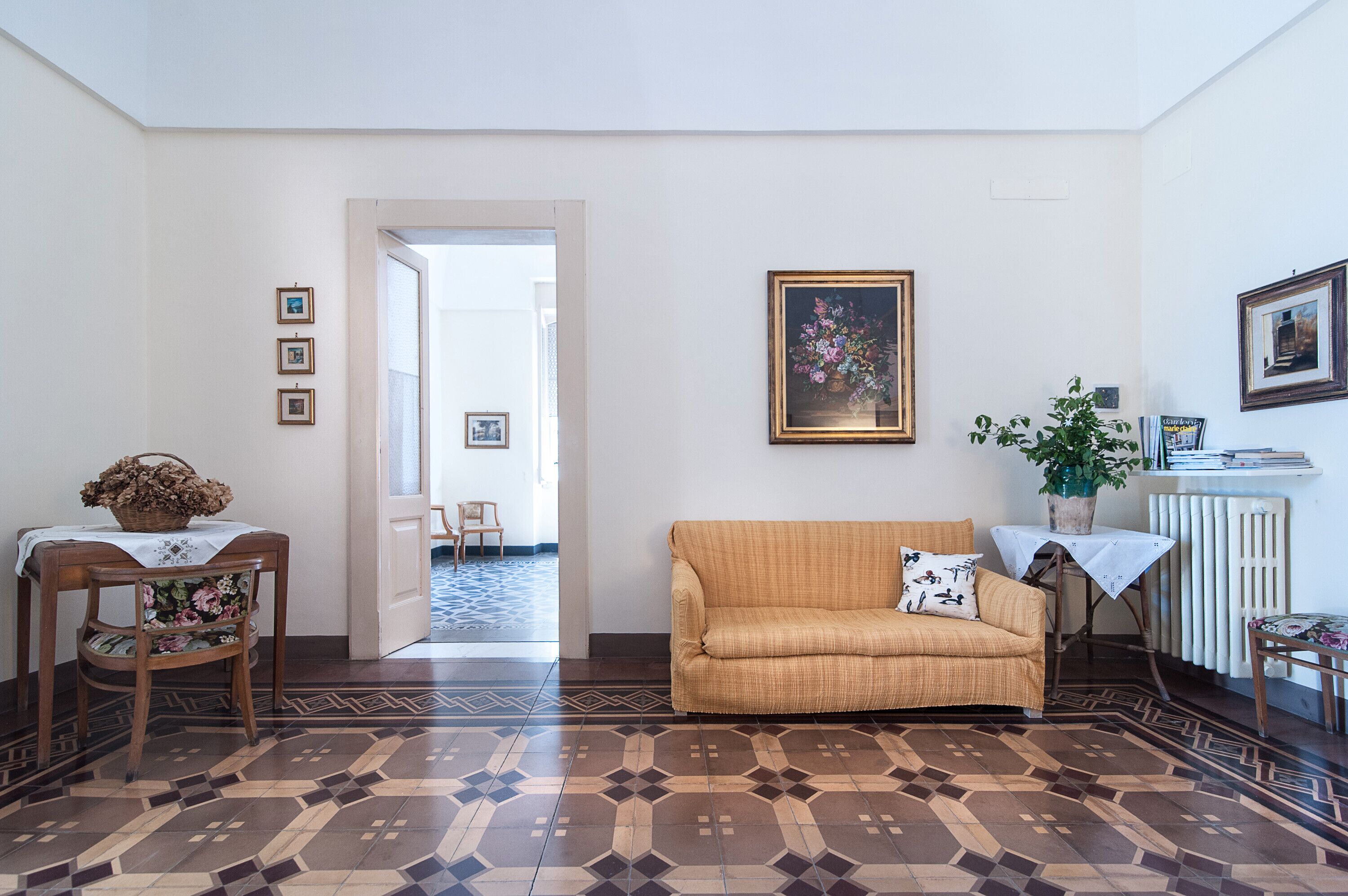 Televisión y chimenea 