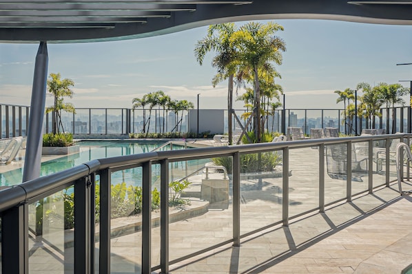 Piscine couverte, piscine extérieure
