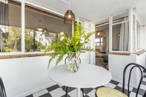 Interior - 1 Plomarion (Cape Town)