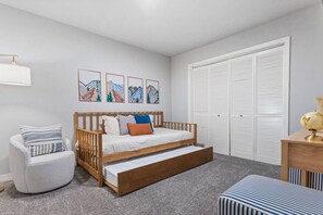 3 chambres, fer et planche à repasser, Wi-Fi, draps fournis