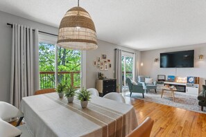 Interior - Family-friendly 3BR w (Bella Vista)