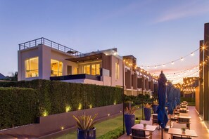 تناول الطعام بالخارج