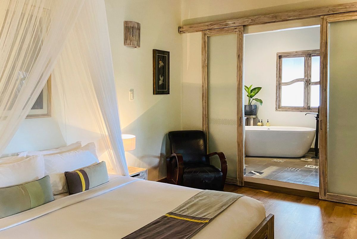 4 bedrooms, iron/ironing board, Internet, bed sheets