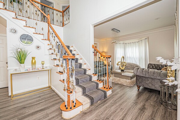 المنشأة من الداخل