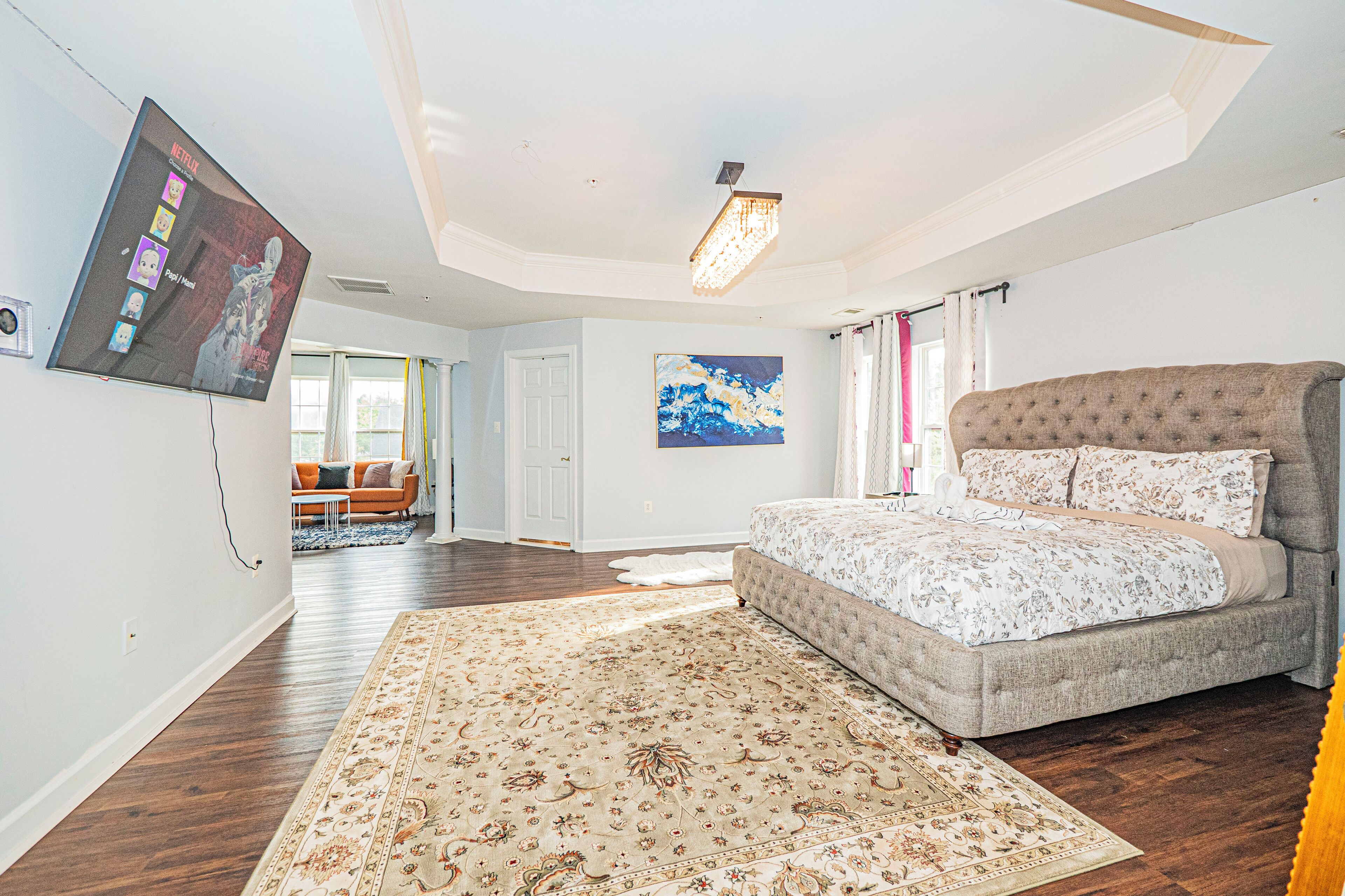8 bedrooms, desk, iron/ironing board, free WiFi