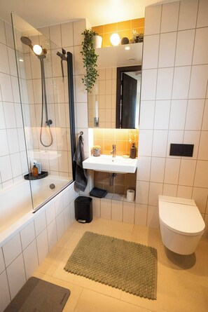 Apartment, 1 Bedroom, Accessible, Balcony | Bathroom - Spacious, Stylish Flat Near Stadium, 15 min From Soho (London)