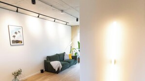 Unclassified image, 5 of 14, button - Spacious, Stylish Flat Near Stadium, 15 min From Soho (London)