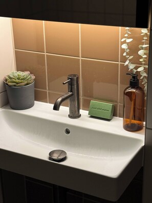 Apartment, 1 Bedroom, Accessible, Balcony | Bathroom - Spacious, Stylish Flat Near Stadium, 15 min From Soho (London)