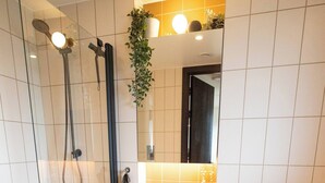 Unclassified image, 4 of 14, button - Spacious, Stylish Flat Near Stadium, 15 min From Soho (London)