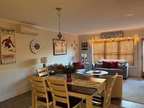 TV, fireplace - Beautiful Slope Side Condo at Cranmore Mountain, North Conway NH (Conway)