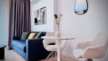 Departamento Confort, 1 habitación, para no fumadores, balcón | Área de sala de estar