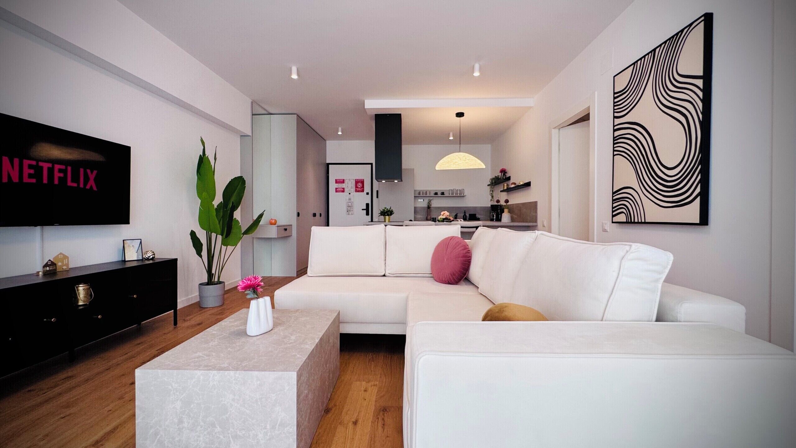 Appartement Confort, 1 chambre, non-fumeur, balcon | Aire de séjour | Téléviseur connecté de 160 cm avec télévision numérique