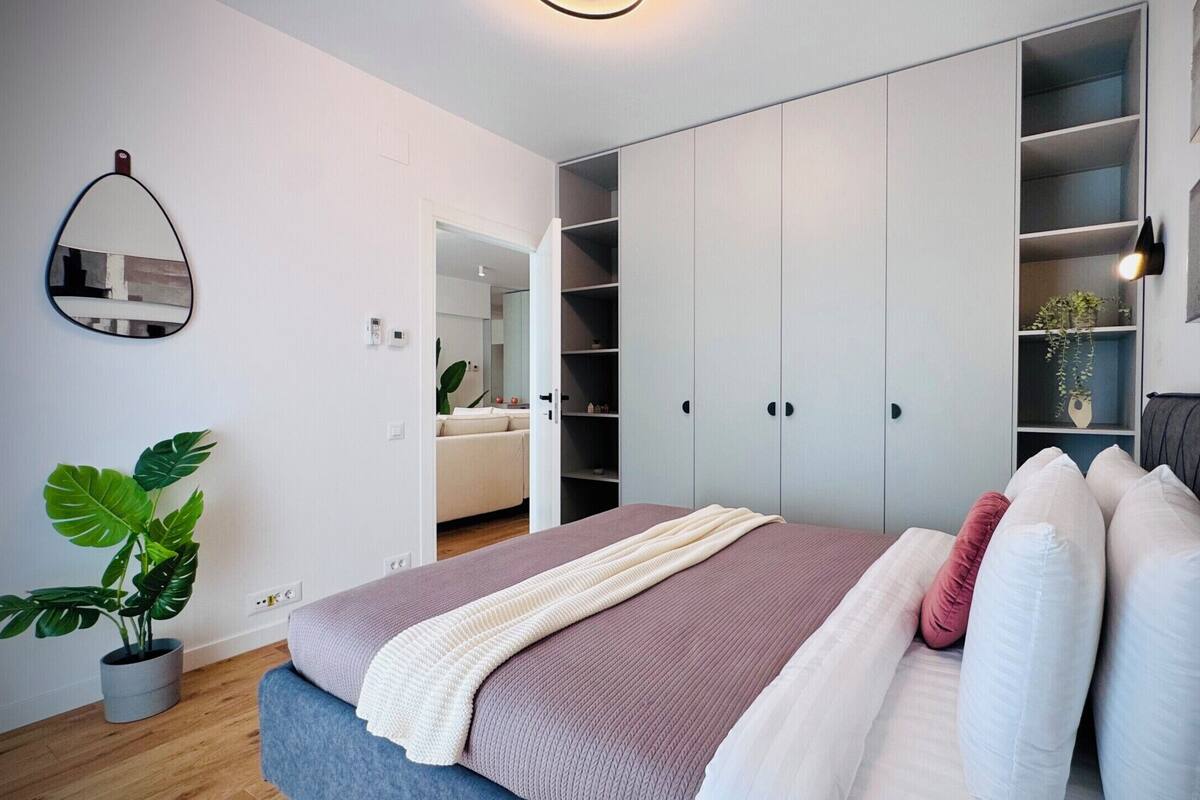 Cortinas blackout, tabla de planchar con plancha y wifi gratis