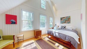 2 bedrooms, desk, iron/ironing board, free WiFi - Newly Renovated Top Floor East End 2BR Condo - Sleeps 4! (Provincetown)