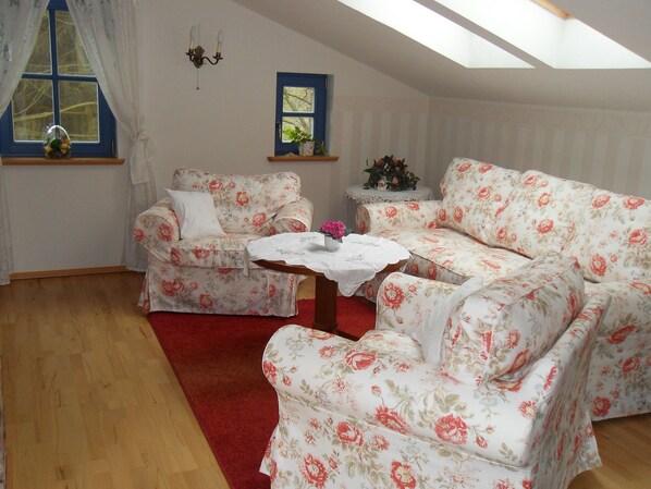 TV, fireplace, ping pong, stereo