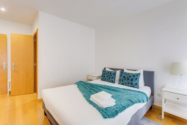 2 chambres, fer et planche à repasser, accès au Wi-Fi (inclus)