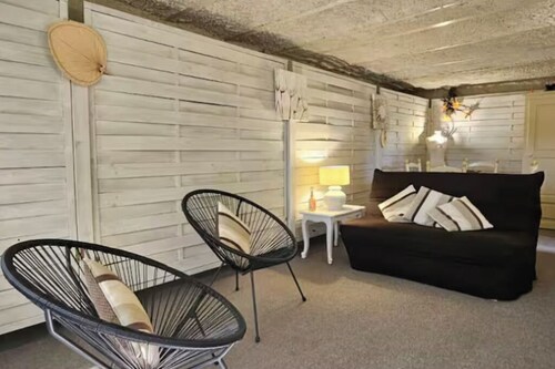 DOWNSTAIRS VILLA IN A WOODED PARK, IN THE HEART OF NATURE