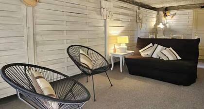 DOWNSTAIRS VILLA IN A WOODED PARK, IN THE HEART OF NATURE