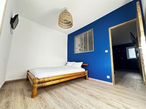 WiFi, bed sheets
