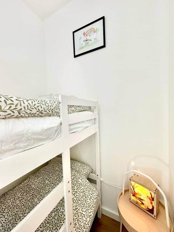 2 bedrooms, iron/ironing board, WiFi, bed sheets