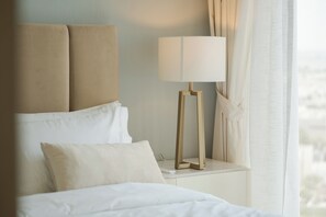 1 bedroom, in-room safe, desk, iron/ironing board - KeyRock Living - Premium Apt with Pool & Gym Access (Dubai)