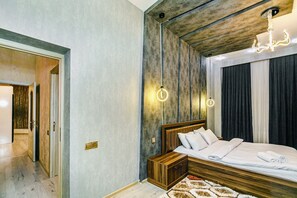 2 bedrooms, iron/ironing board, internet, bed sheets