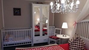 2 chambres, fer et planche à repasser, Wi-Fi, draps fournis