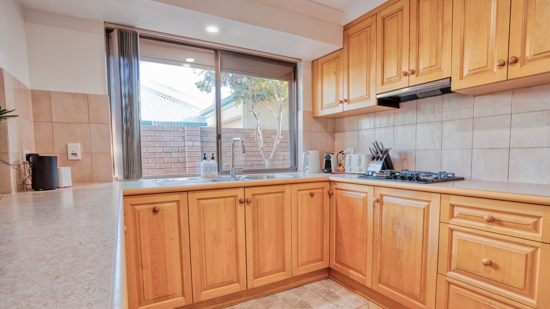 Køleskab, mikrobølgeovn, ovn, kogeplade