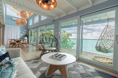 Villa Candela Oceanfront - Waterfront Retreat
